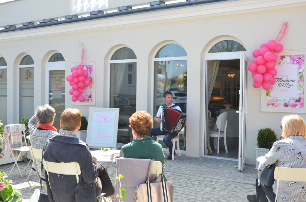 Cafe Madame De Rosa