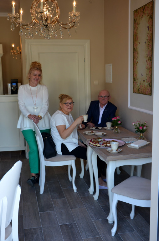 Cafe Madame De Rosa