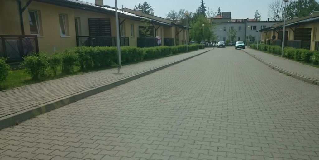 Brud przy budynkach ZNM