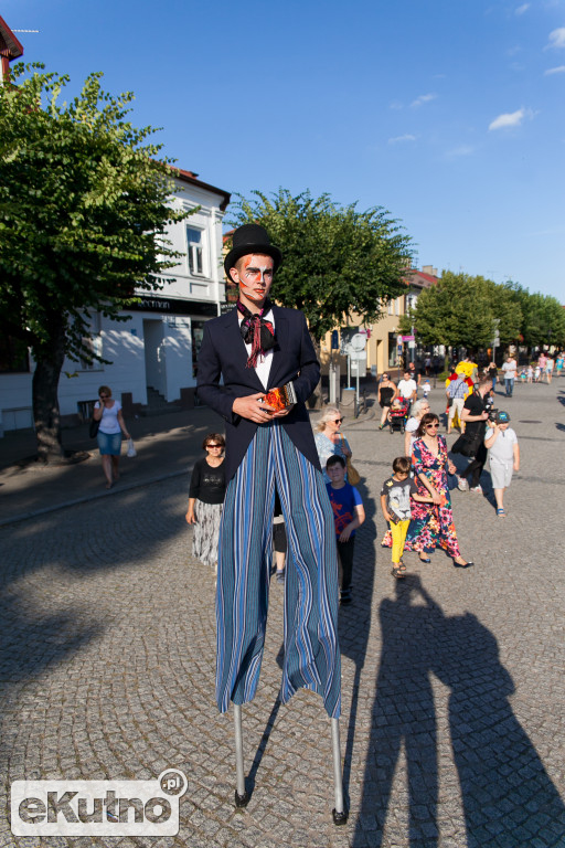 Parada i muzyczny początek Fireproof