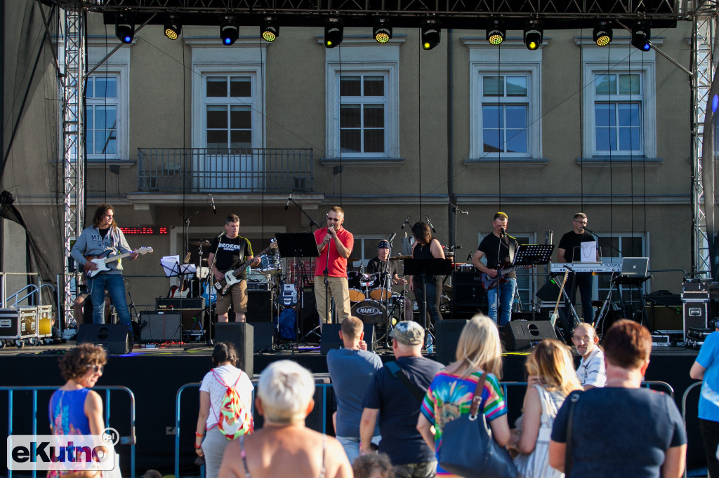 Parada i muzyczny początek Fireproof