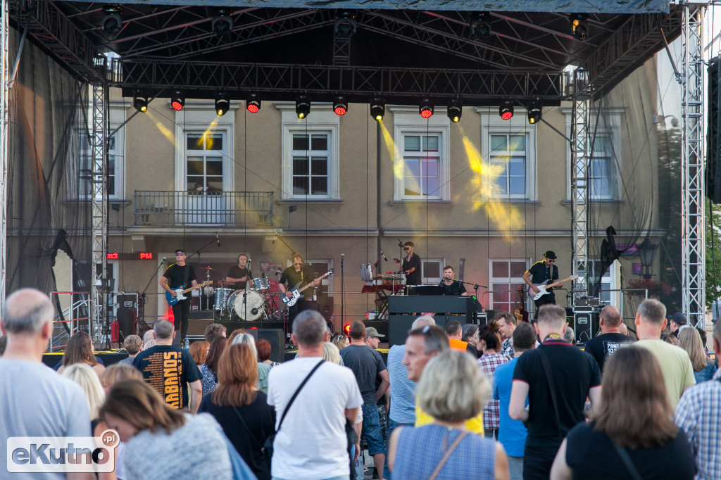 Parada i muzyczny początek Fireproof