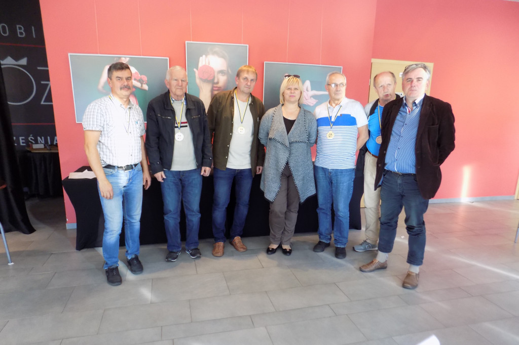 Seniorzy i brydż