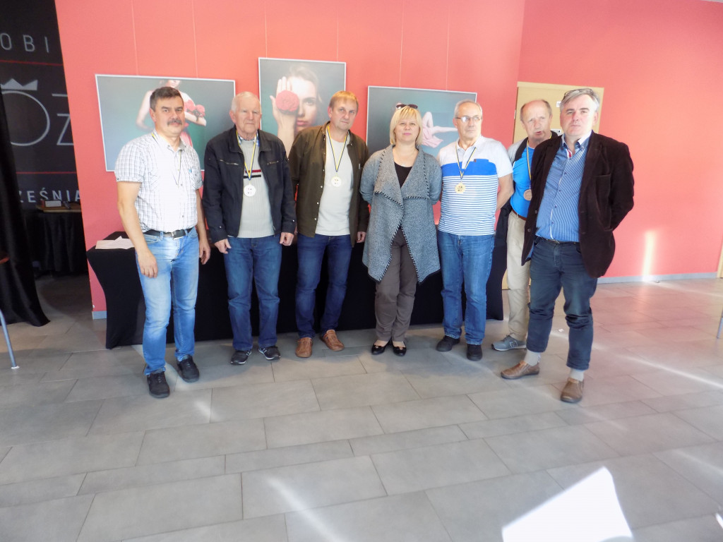 Seniorzy i brydż