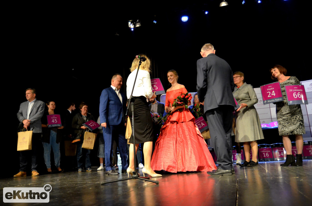 Różana tabliczka na dom
