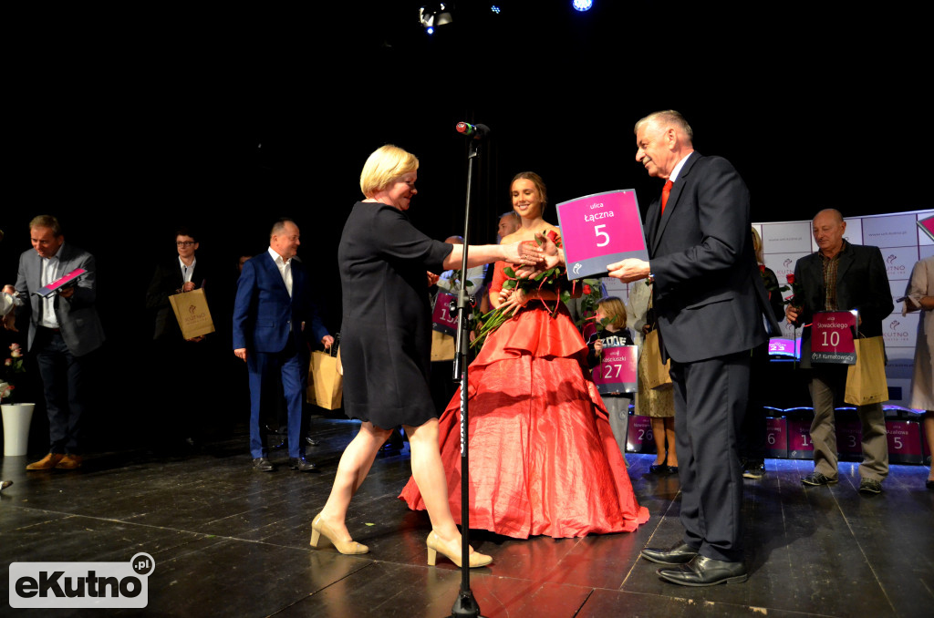 Różana tabliczka na dom
