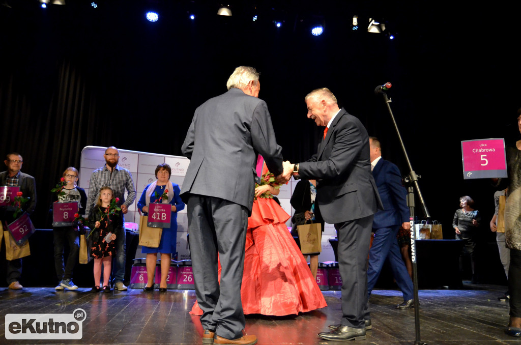Różana tabliczka na dom