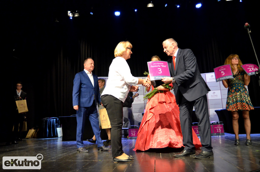 Różana tabliczka na dom