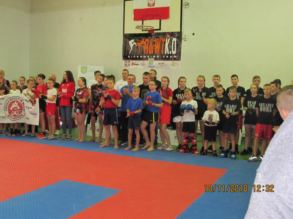 Medale dla młodych kickbokserów