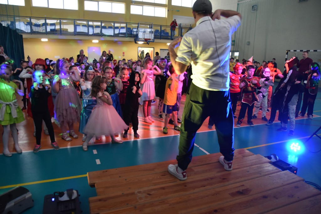 Bal karnawałowy w Szóstce