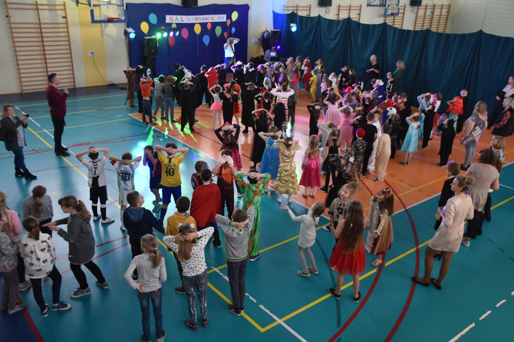 Bal karnawałowy w Szóstce