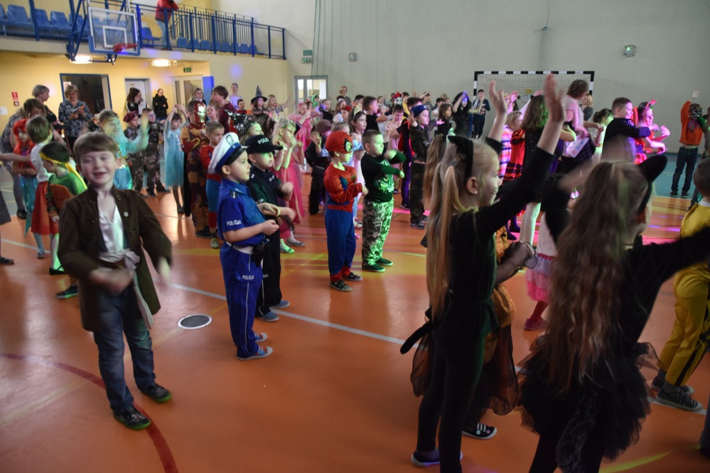 Bal karnawałowy w Szóstce
