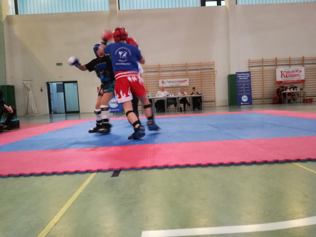 Kickbokserzy po medale
