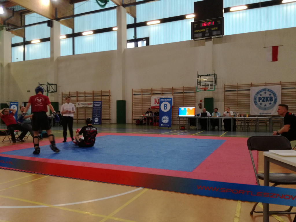 Kickbokserzy po medale