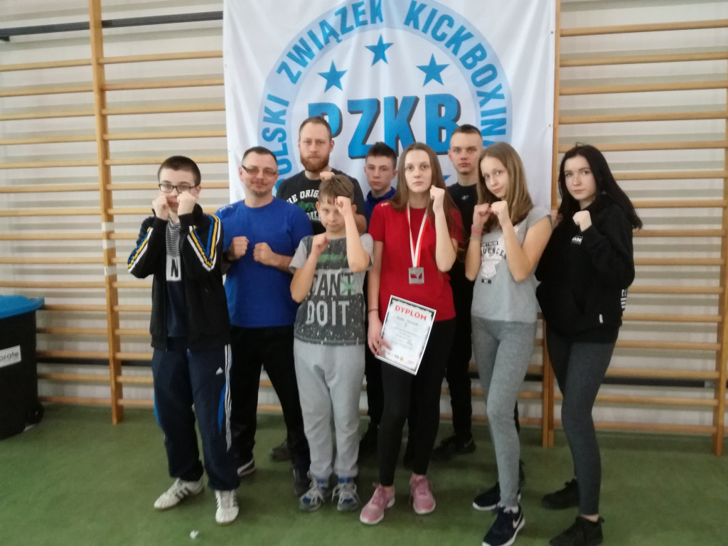 Kickbokserzy po medale
