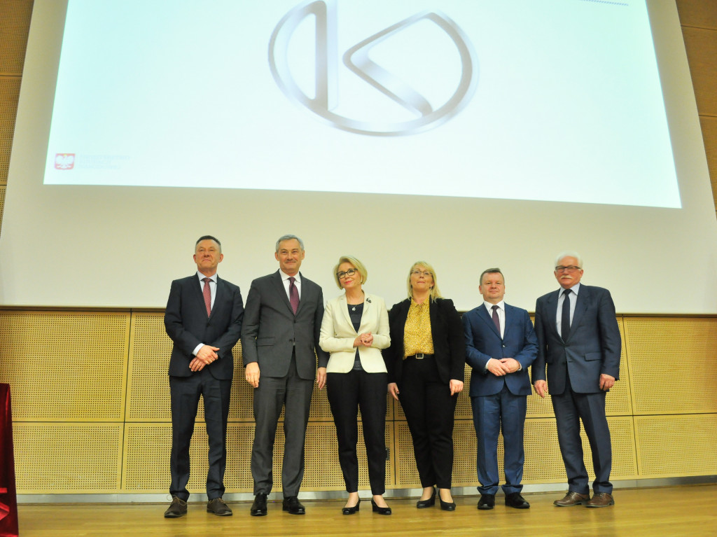 ZS nr 4 z patronami