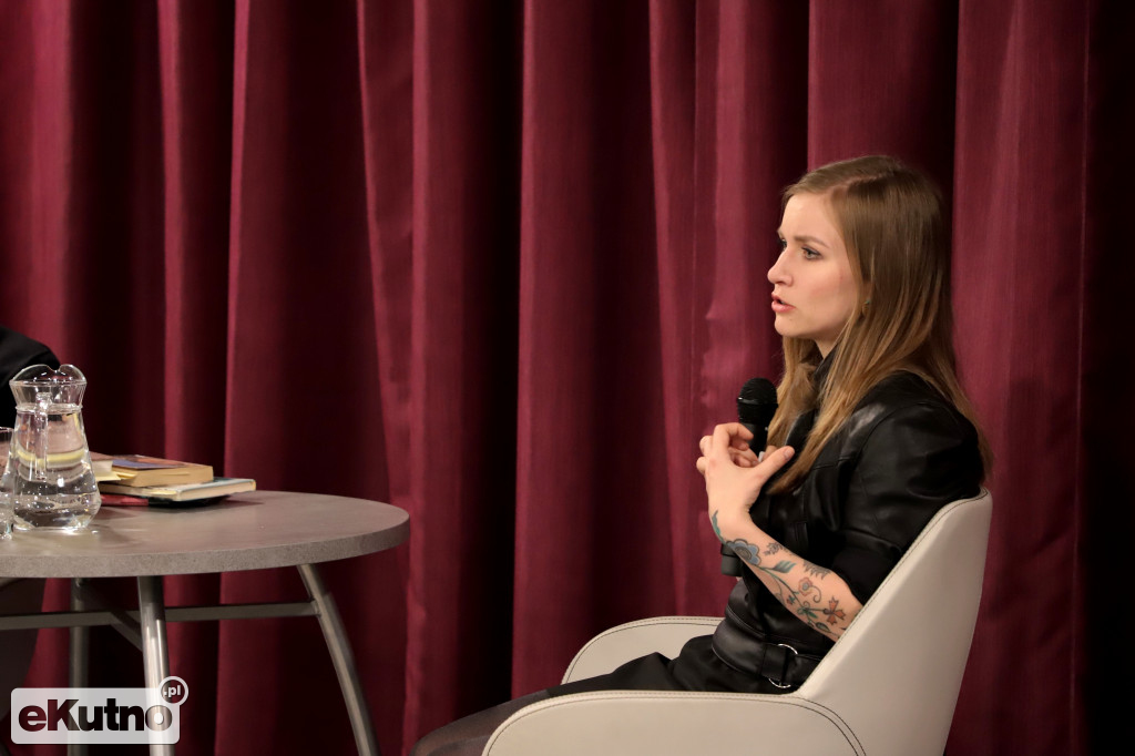 Dorota Masłowska w bibliotece