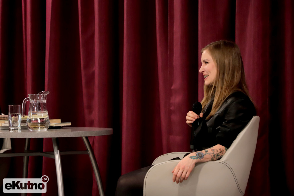 Dorota Masłowska w bibliotece