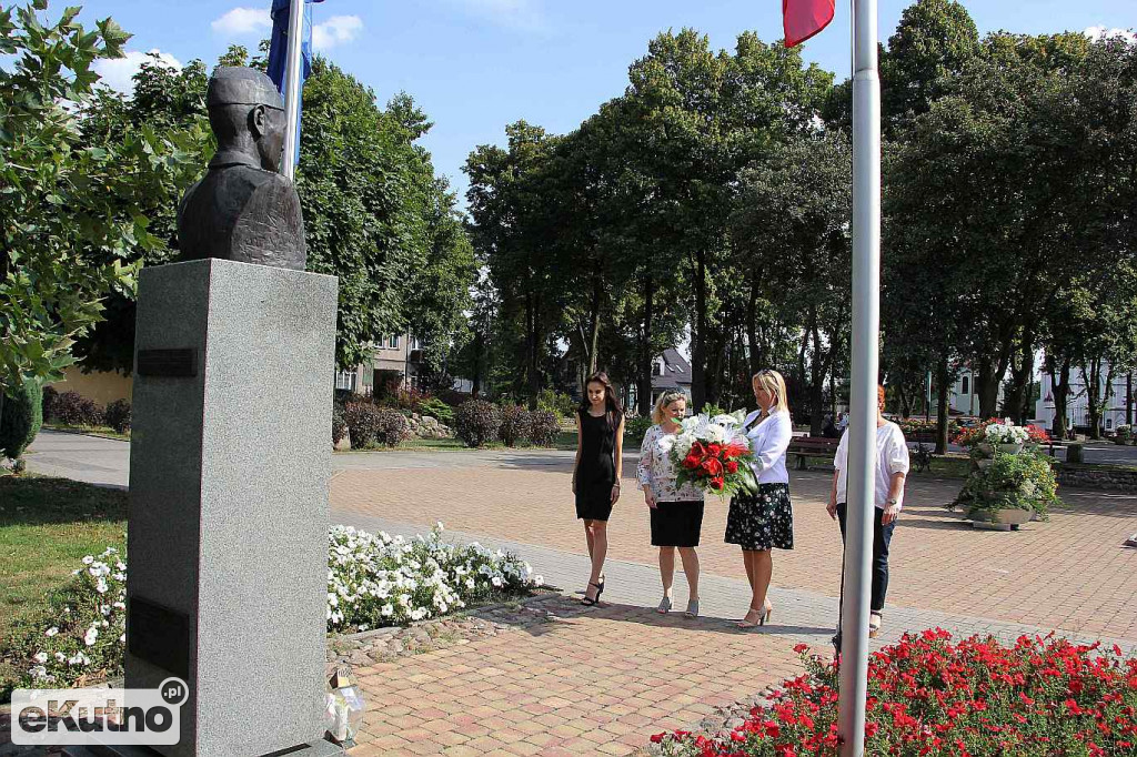 Pamiętają o gen. W. Andersie