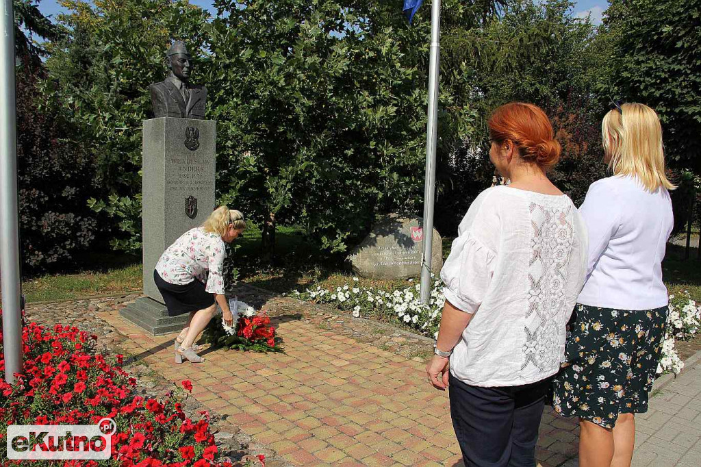 Pamiętają o gen. W. Andersie
