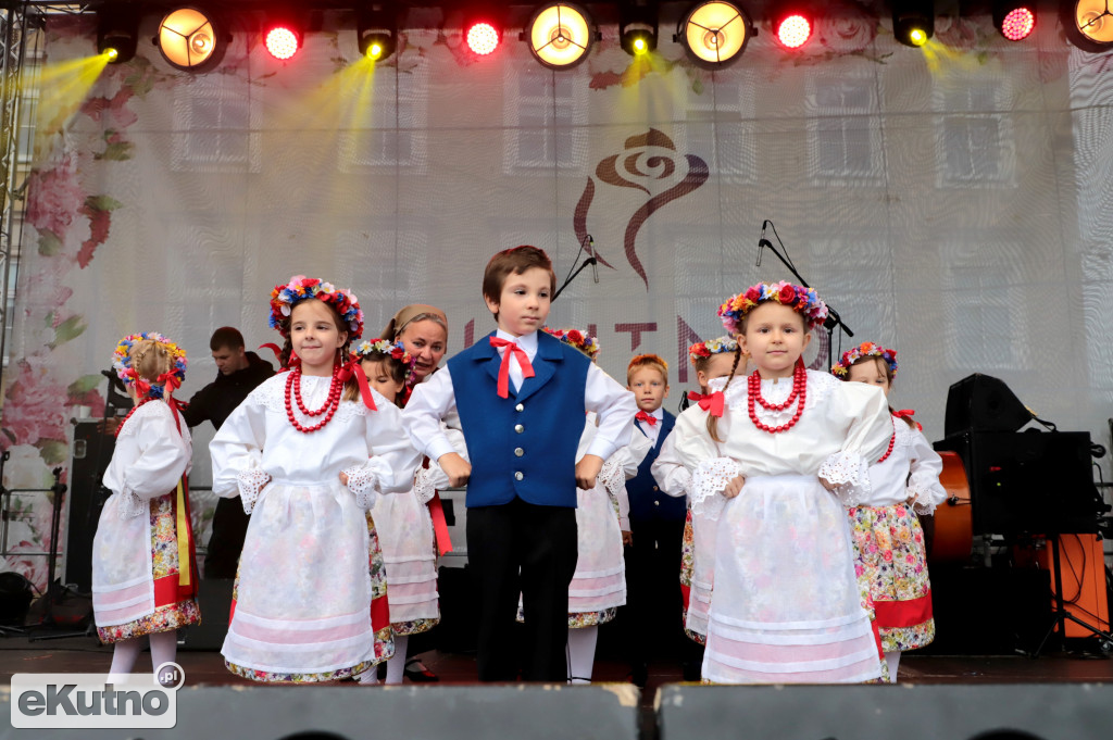 Taniec ludowy podczas ŚR 2019