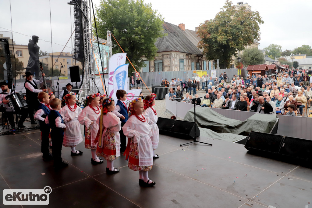 Taniec ludowy podczas ŚR 2019