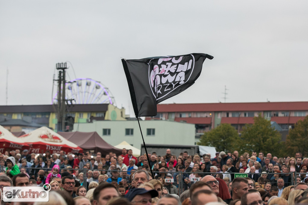 Poparzeni Kawą Trzy porwali publiczność