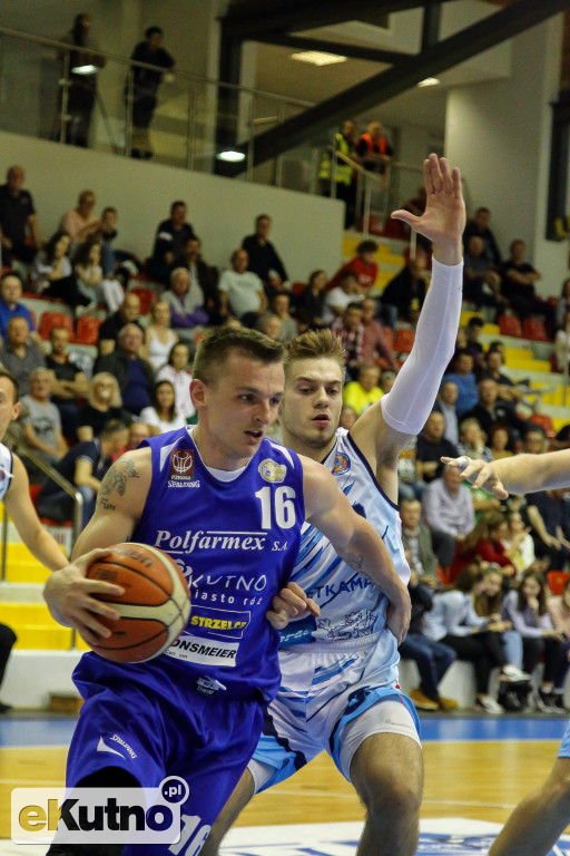 Polfarmex wygrywa 102-67