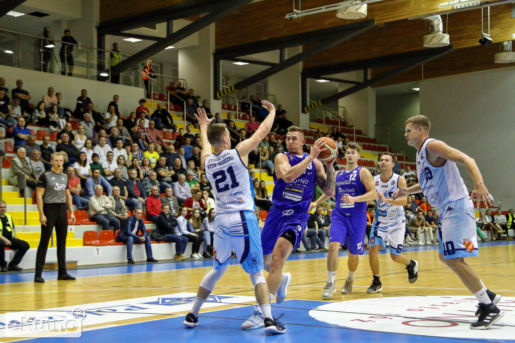 Polfarmex wygrywa 102-67