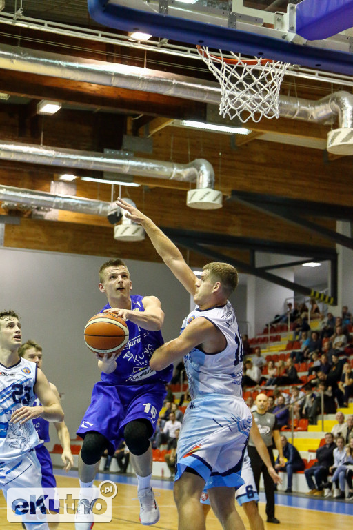 Polfarmex wygrywa 102-67