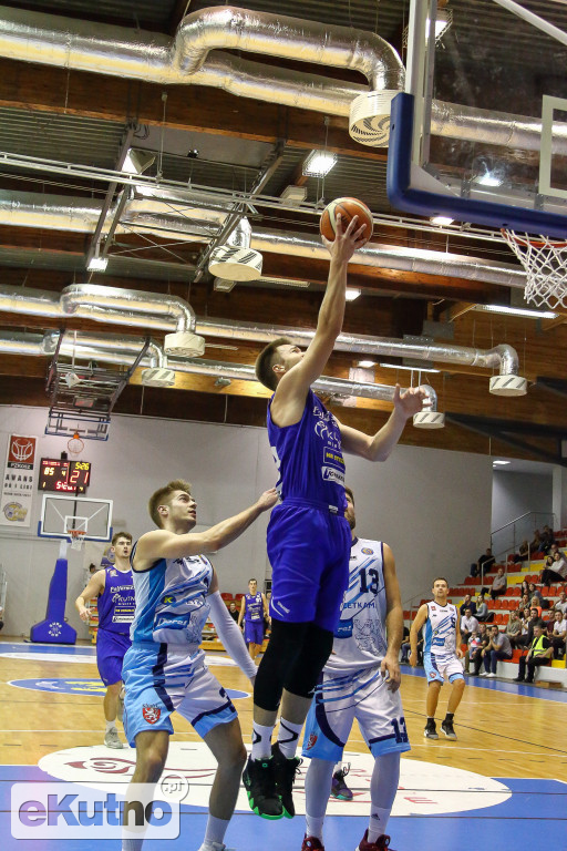 Polfarmex wygrywa 102-67