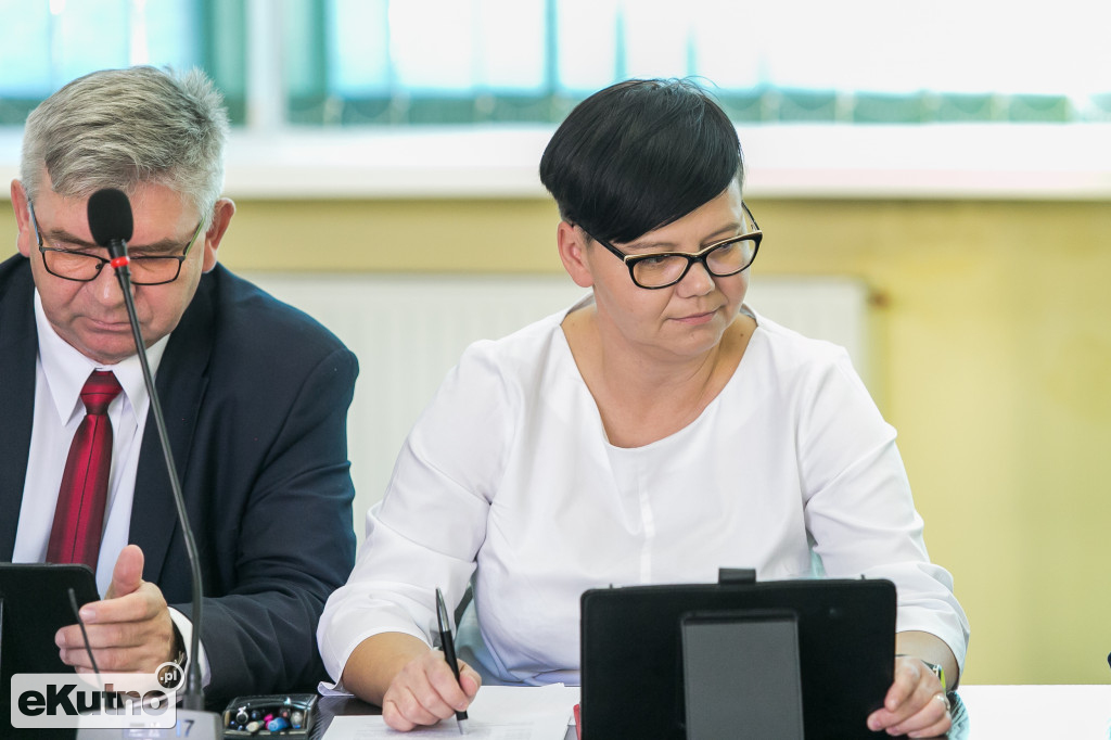 Dyskutują radni powiatowi