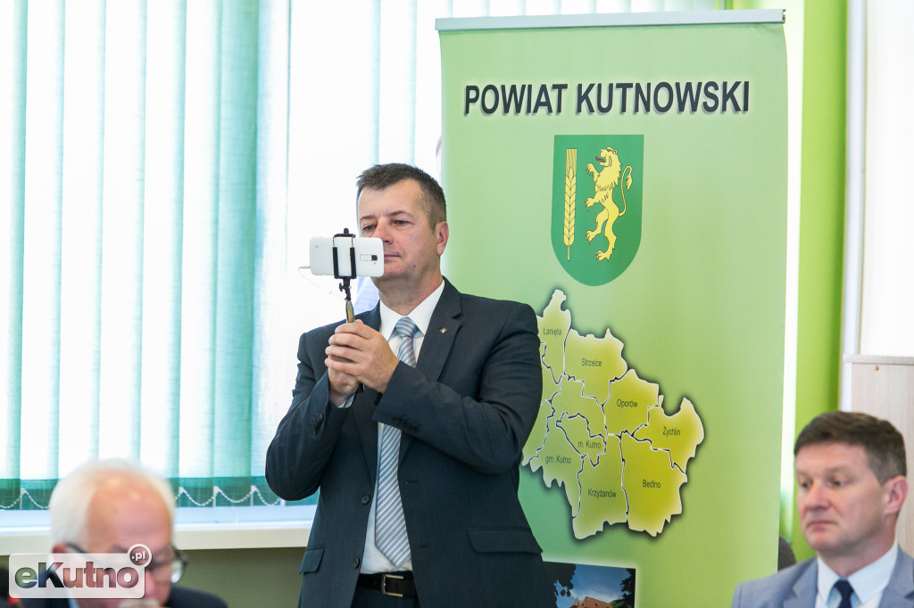 Dyskutują radni powiatowi
