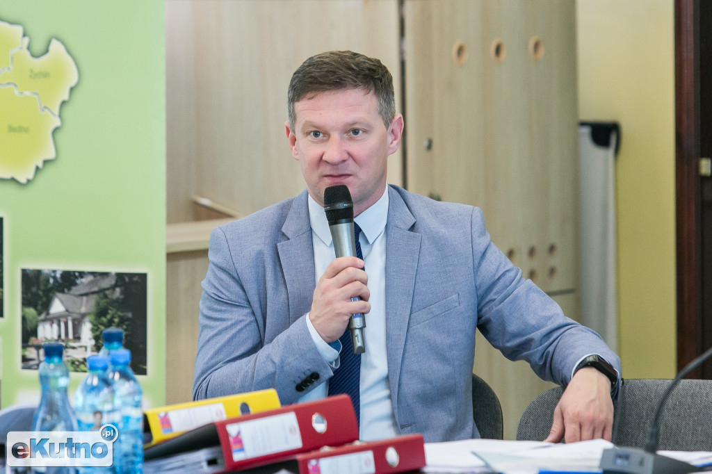 Dyskutują radni powiatowi
