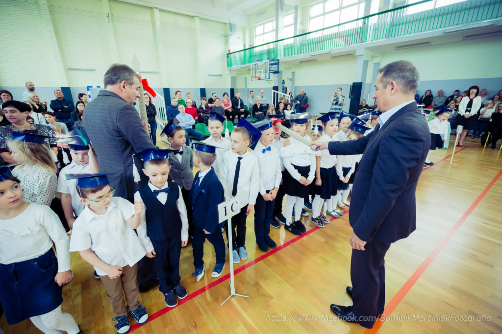 Ślubowanie klas pierwszych w Jedynce