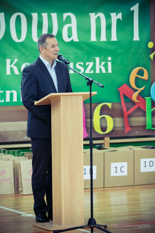 Ślubowanie klas pierwszych w Jedynce