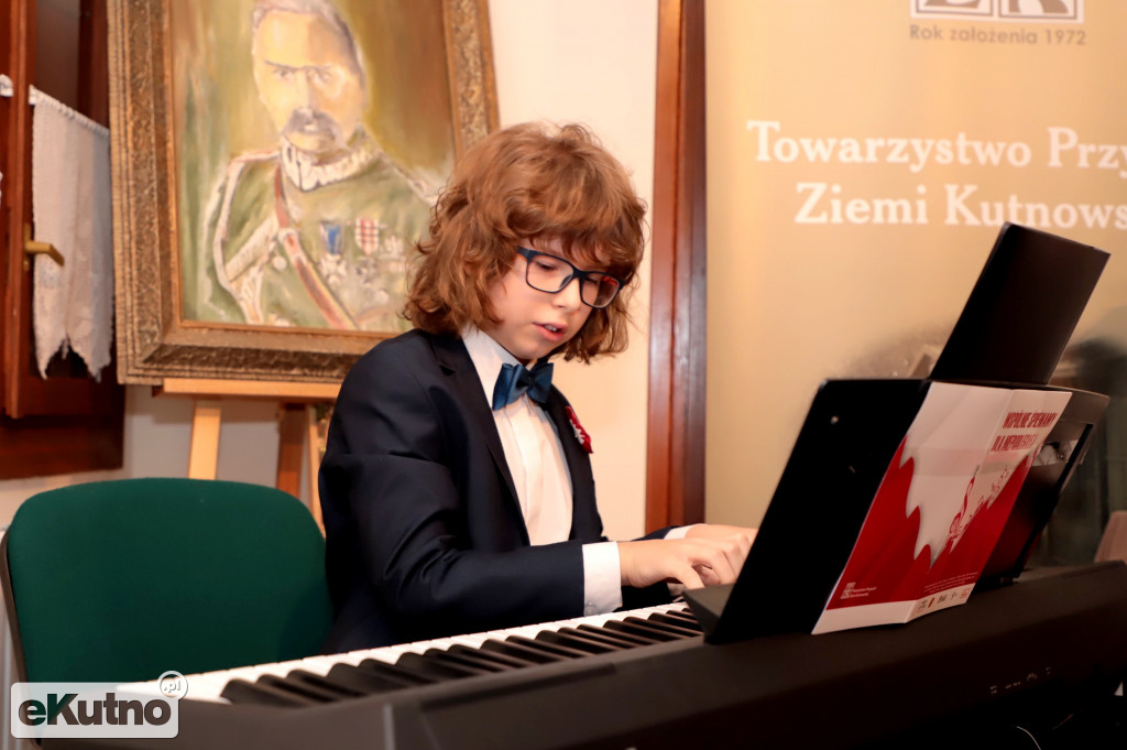 Dla Niepodległej w Dworku Modrzewiowym