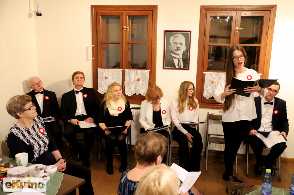 Dla Niepodległej w Dworku Modrzewiowym