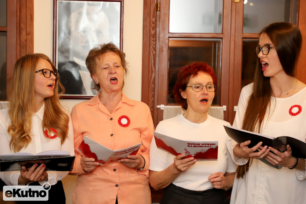 Dla Niepodległej w Dworku Modrzewiowym