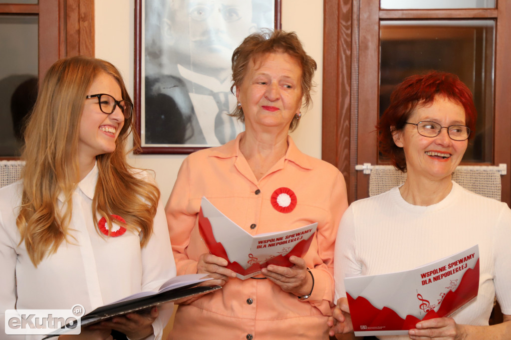 Dla Niepodległej w Dworku Modrzewiowym
