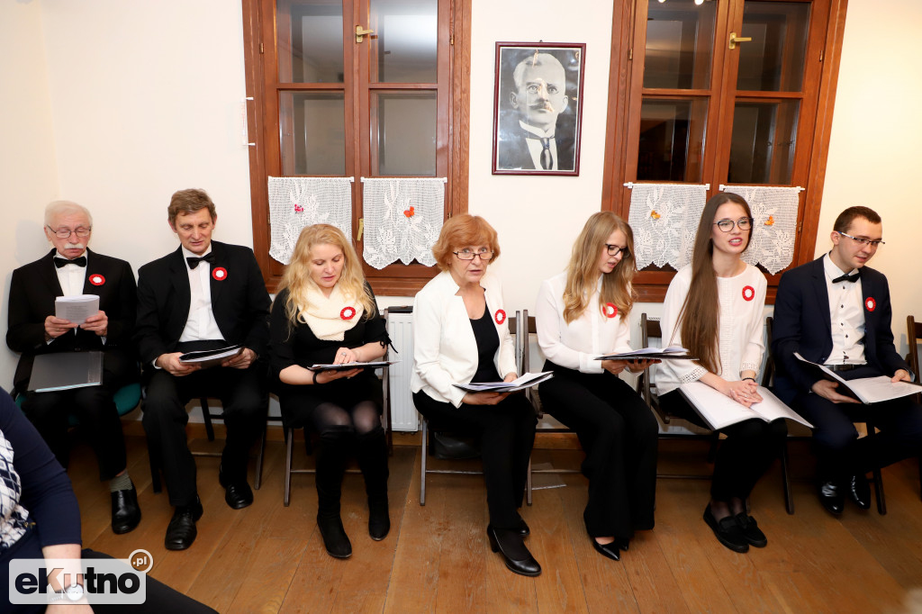Dla Niepodległej w Dworku Modrzewiowym