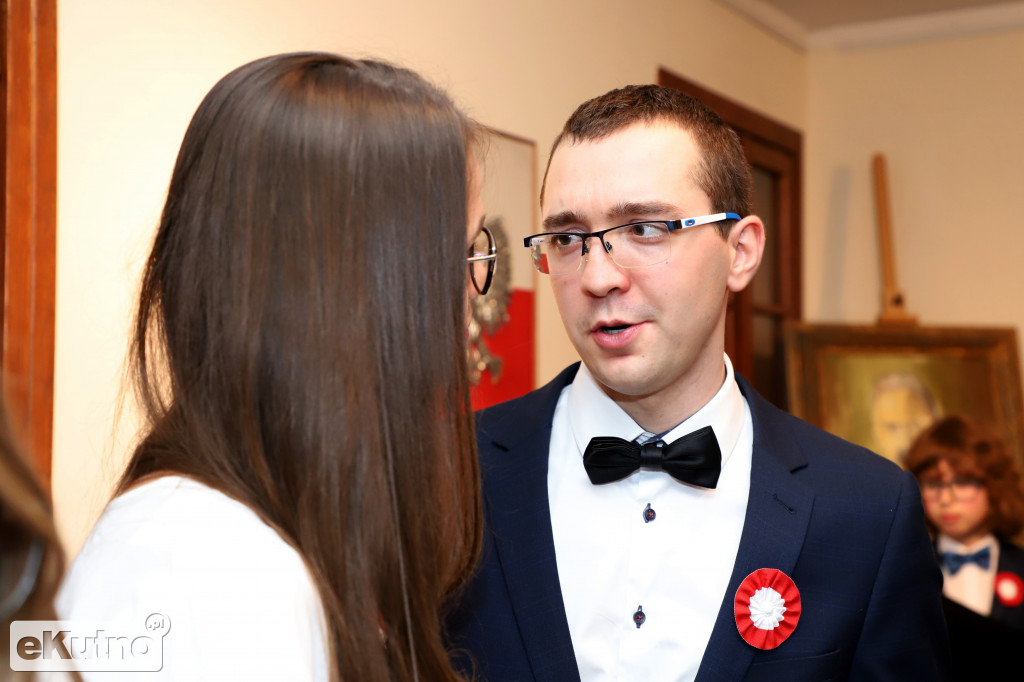 Dla Niepodległej w Dworku Modrzewiowym