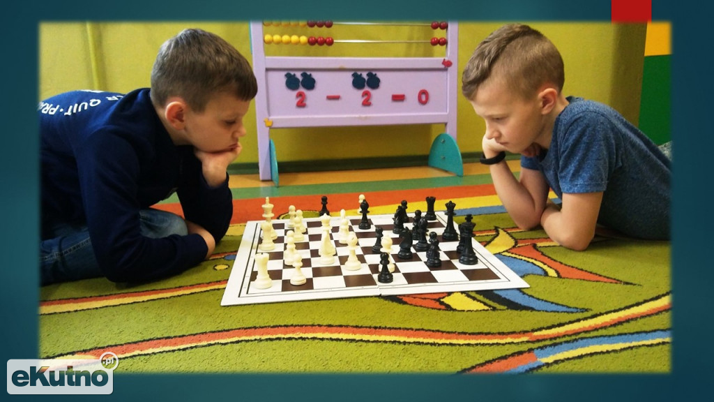 Szachy i scrabble w Szóstce