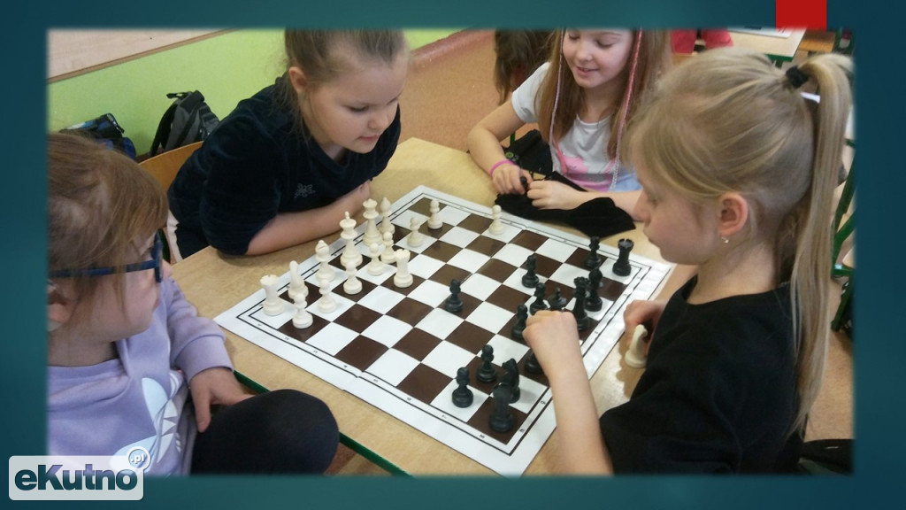 Szachy i scrabble w Szóstce