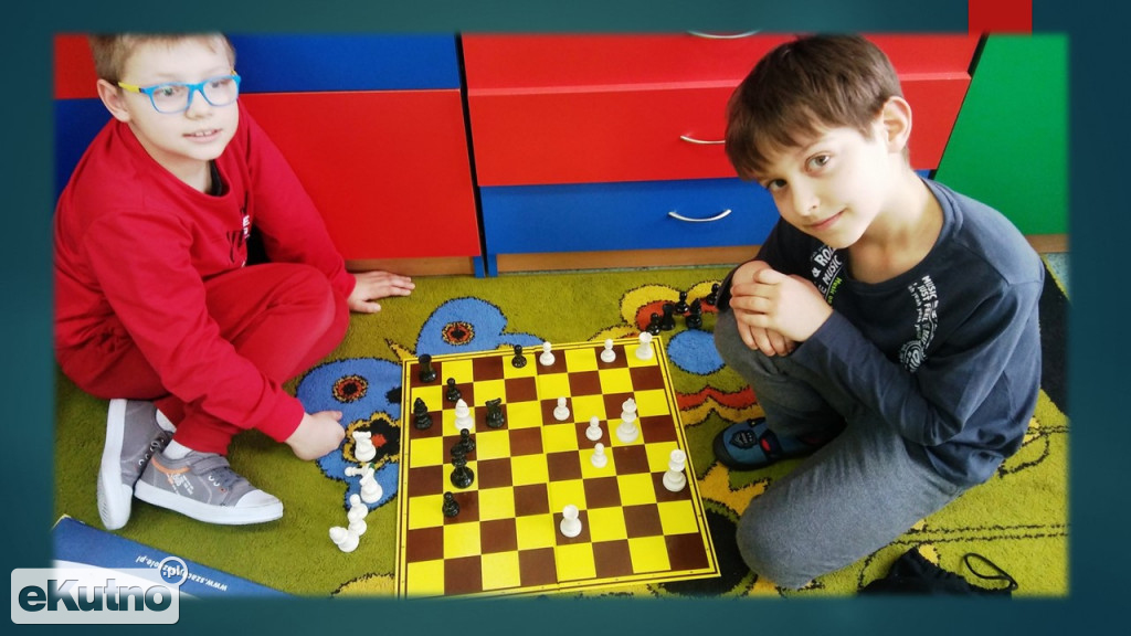 Szachy i scrabble w Szóstce