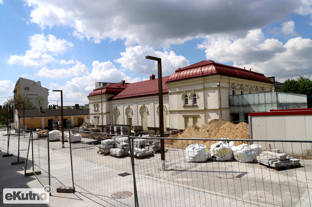 Rynek Zduński cały w betonie