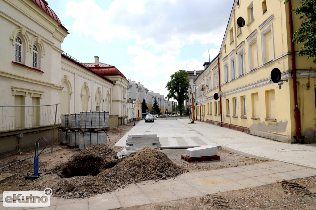 Rynek Zduński cały w betonie