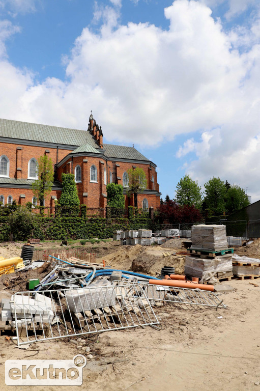 Rynek Zduński cały w betonie