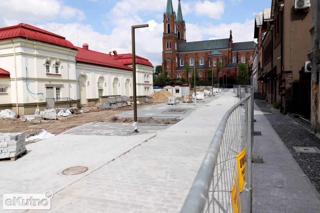 Rynek Zduński cały w betonie