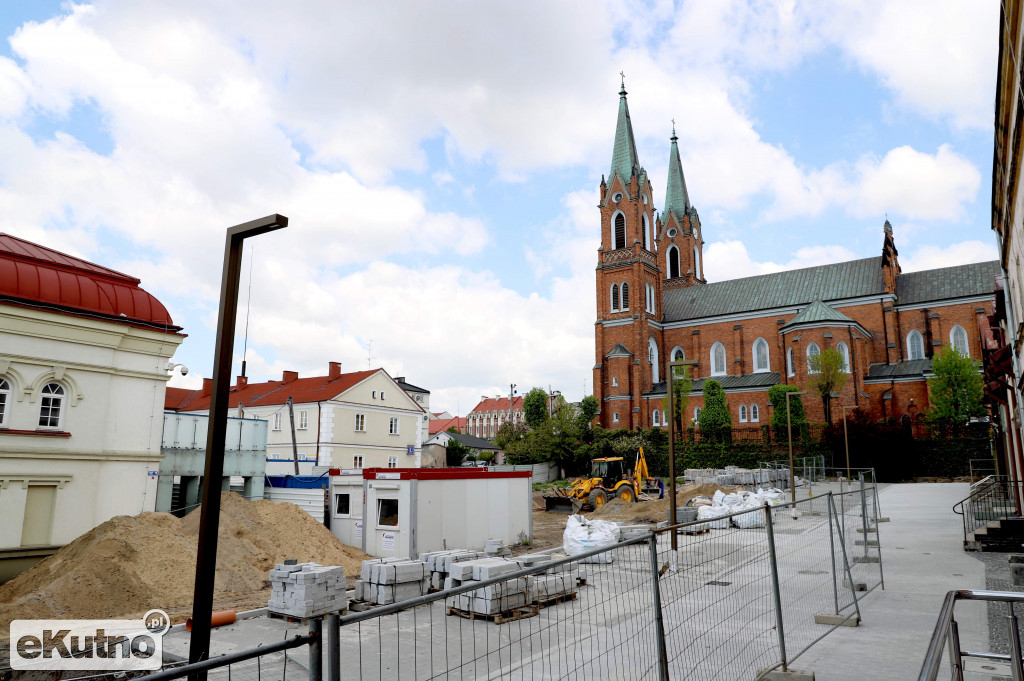 Rynek Zduński cały w betonie